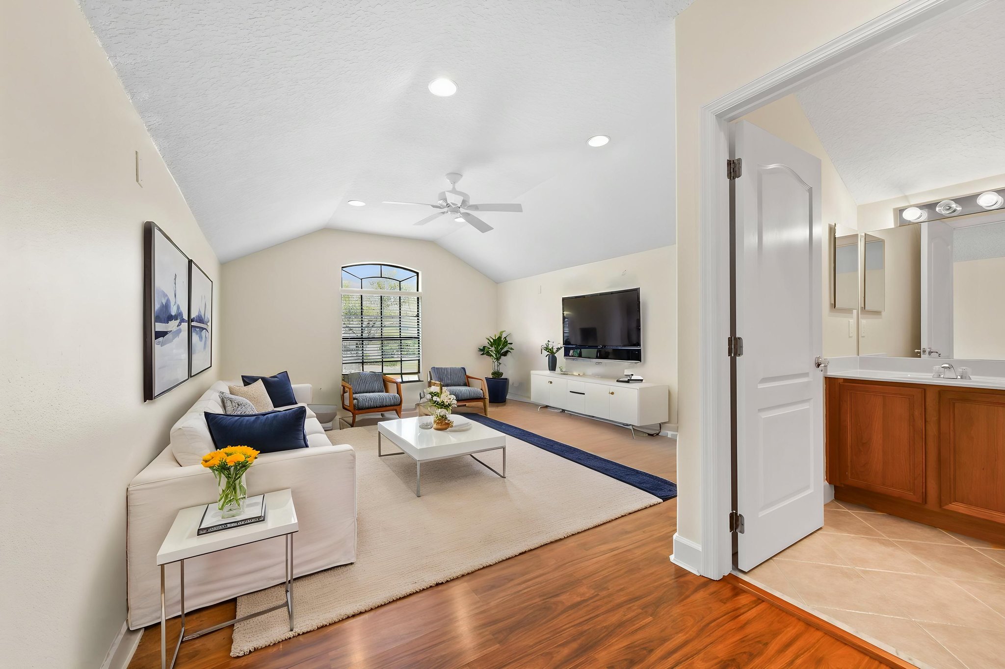 DSC_9288 virtually staged.jpeg