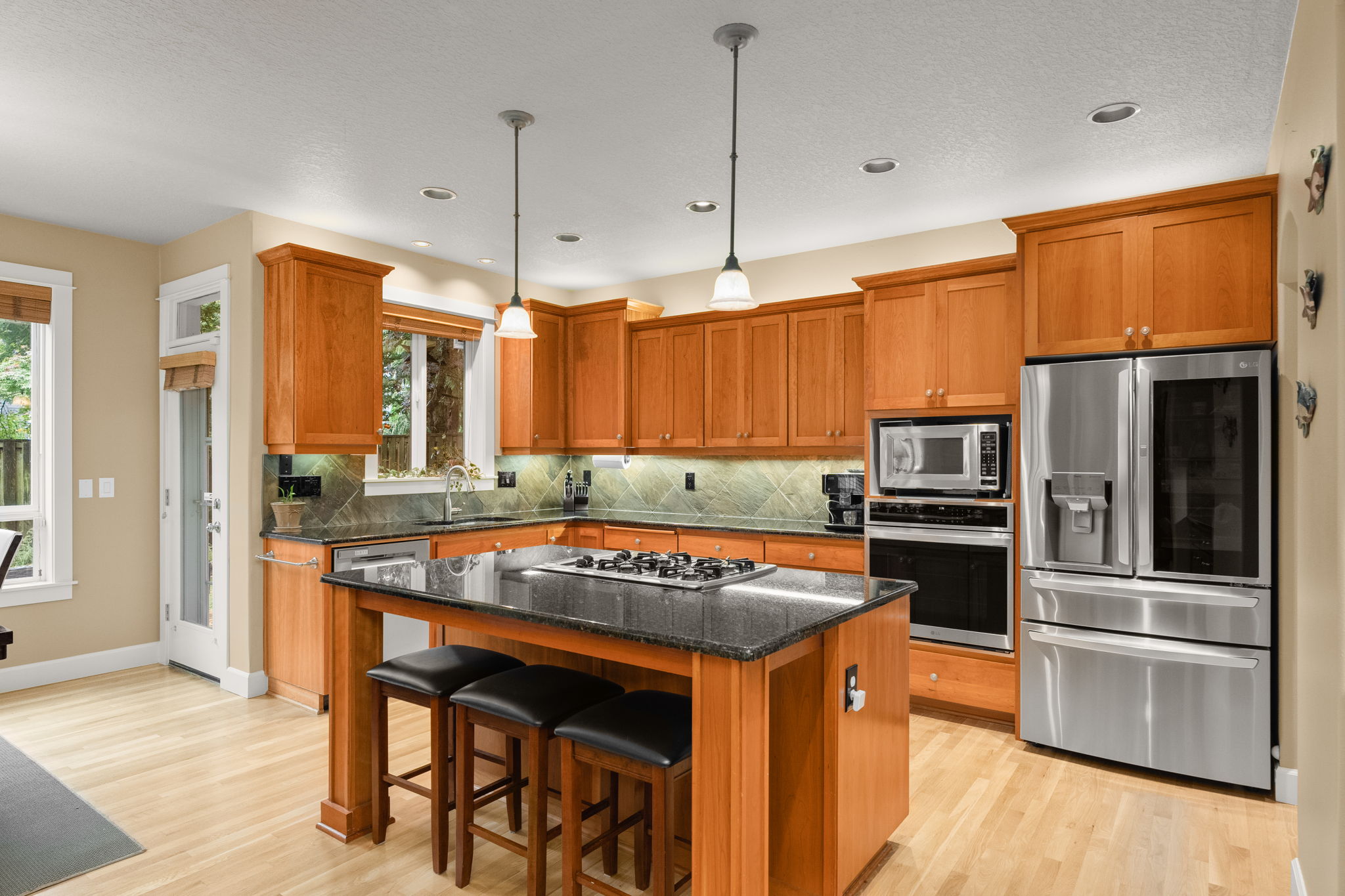 Kitchen - Breakfast bar