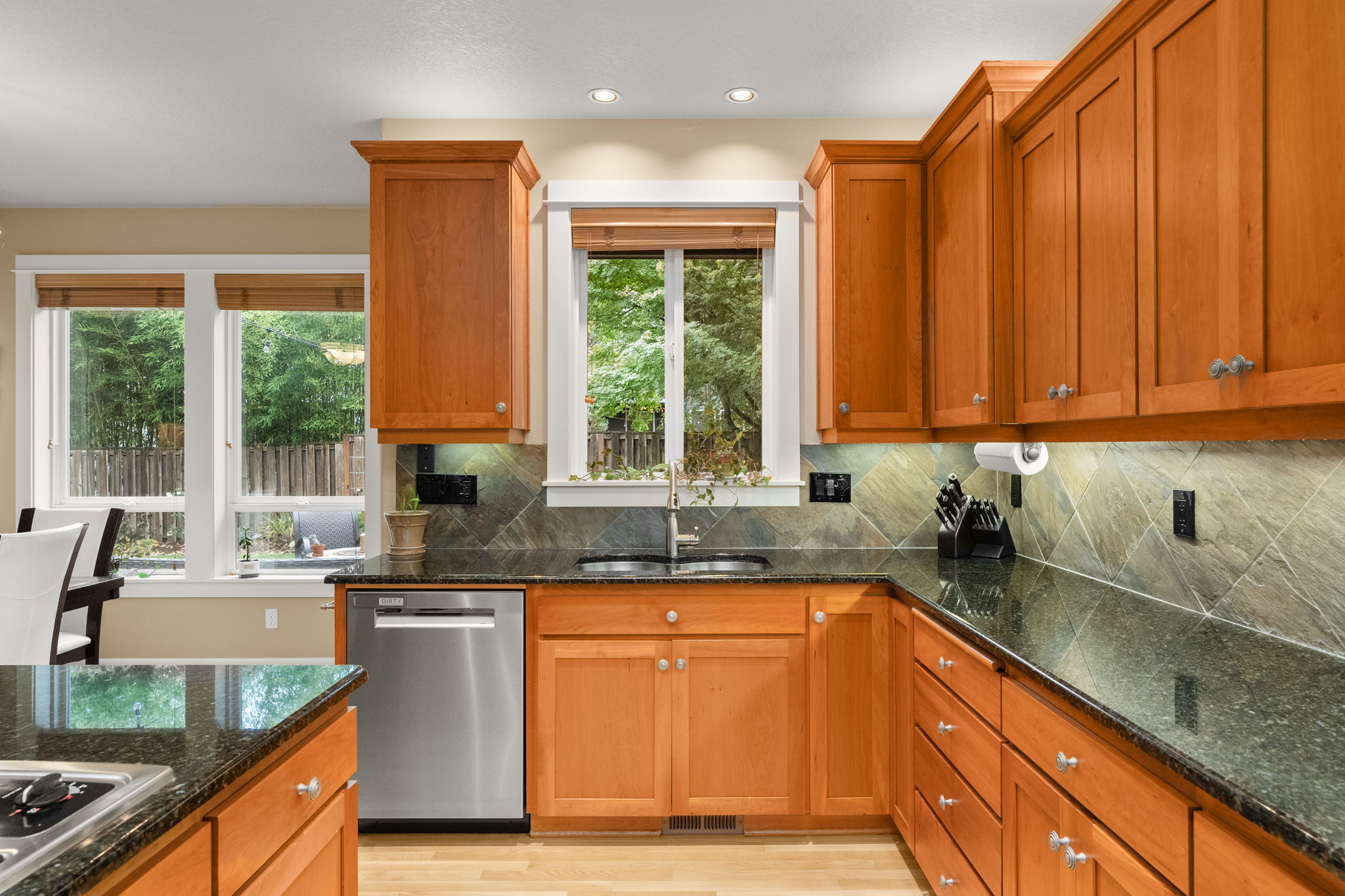 Kitchen - Granite counters
