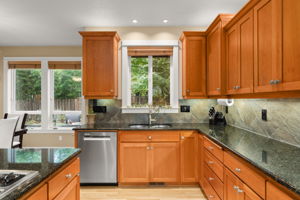 Kitchen - Granite counters