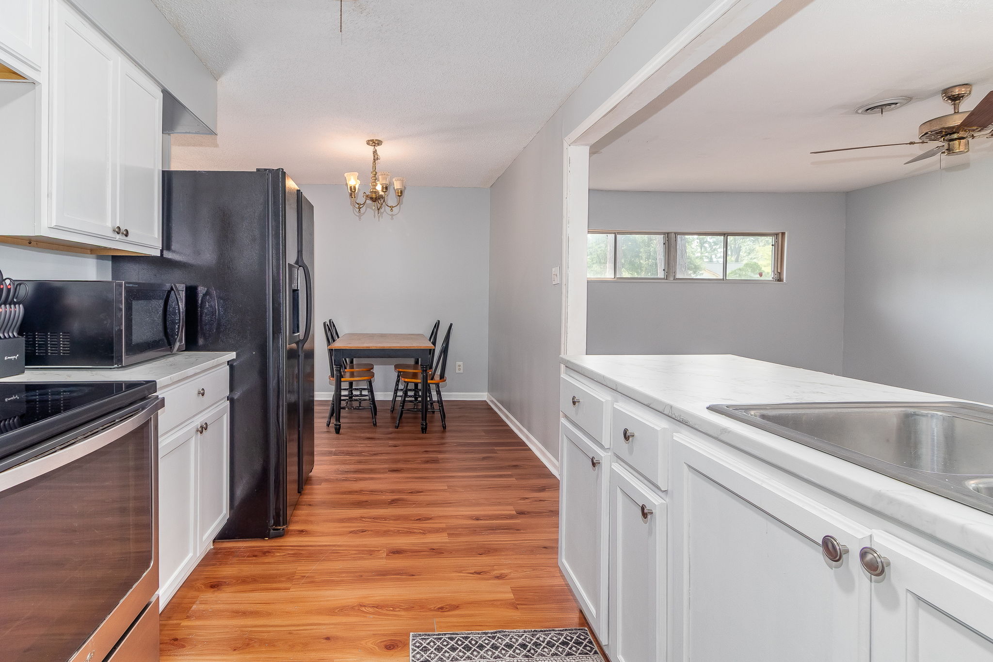 Kitchen/Breakfast Area