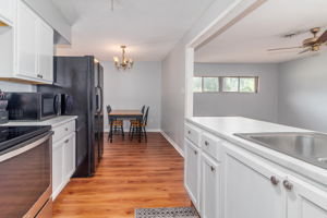 Kitchen/Breakfast Area