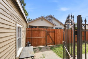 027_F8_2384 Cambridge St