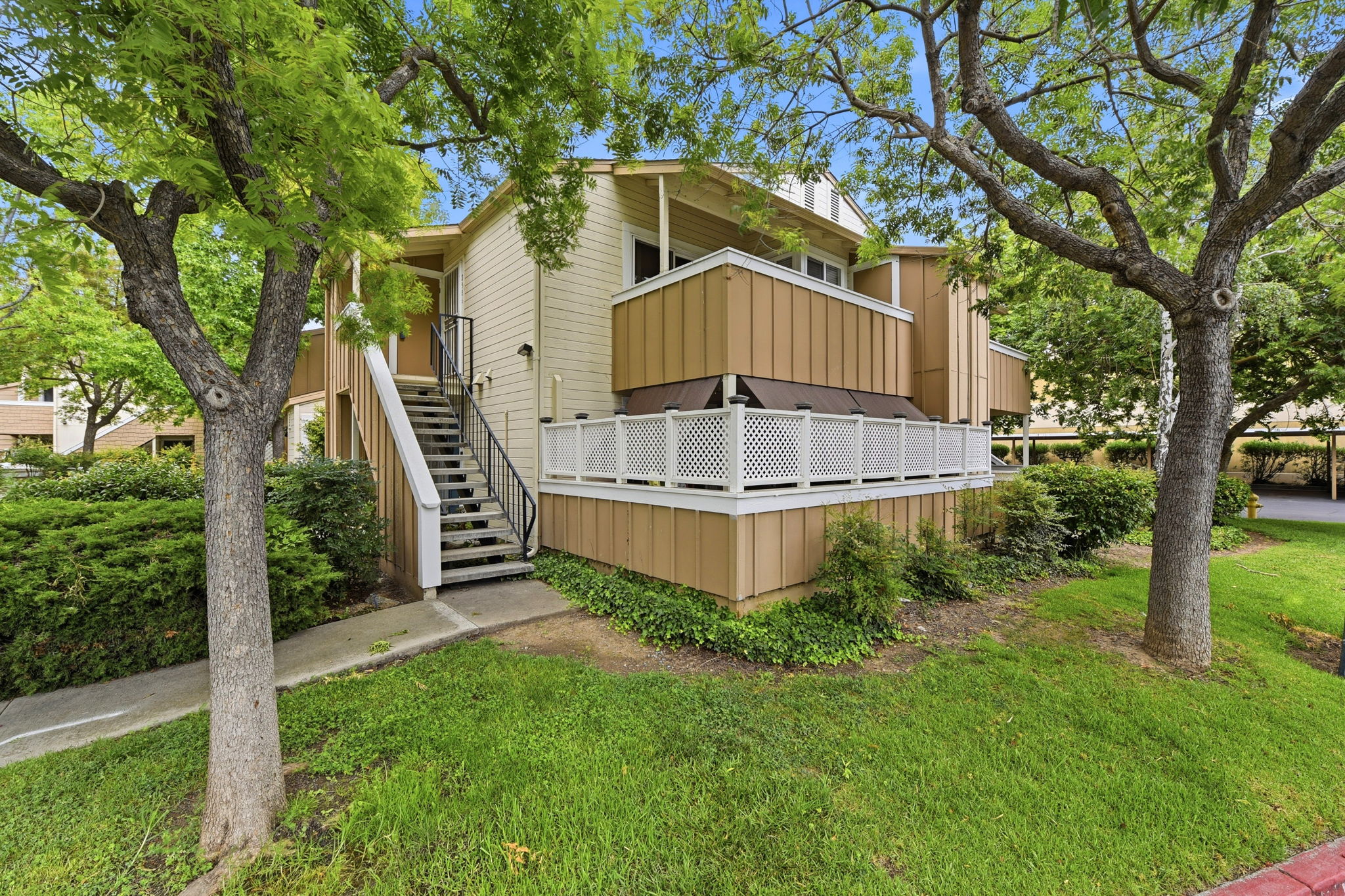 002_F8_2386 Balme Dr