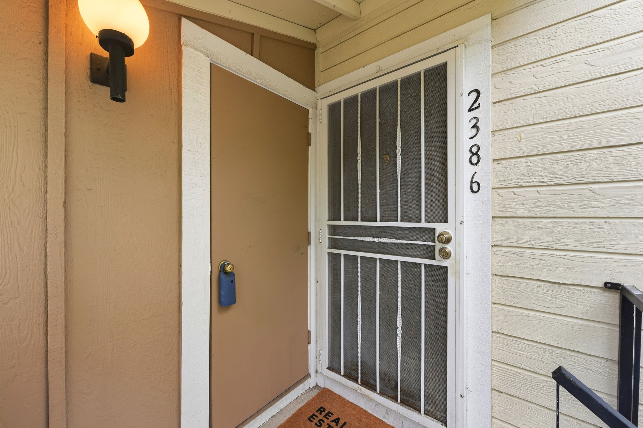 005_F8_2386 Balme Dr