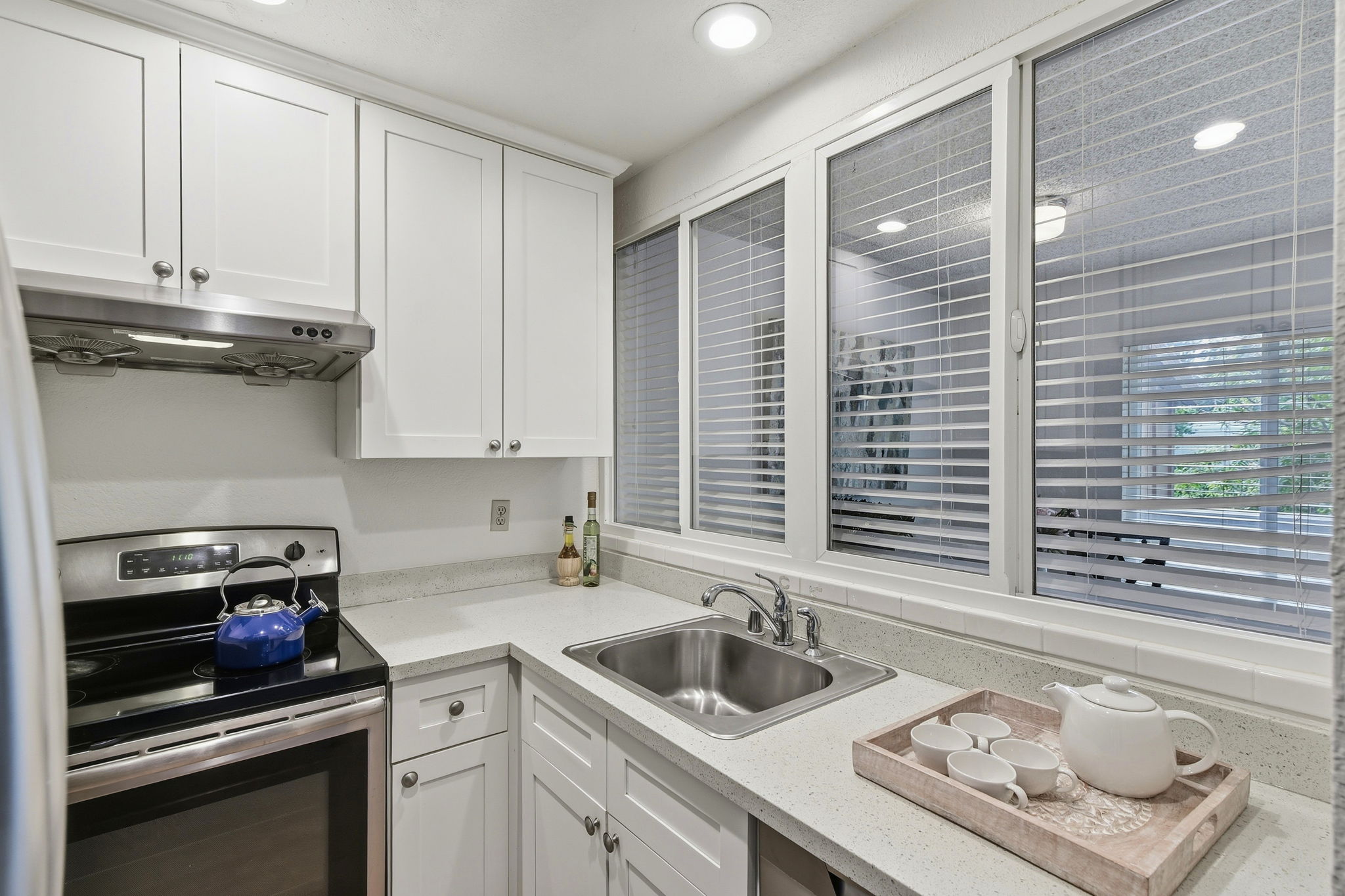 012_F8_2386 Balme Dr