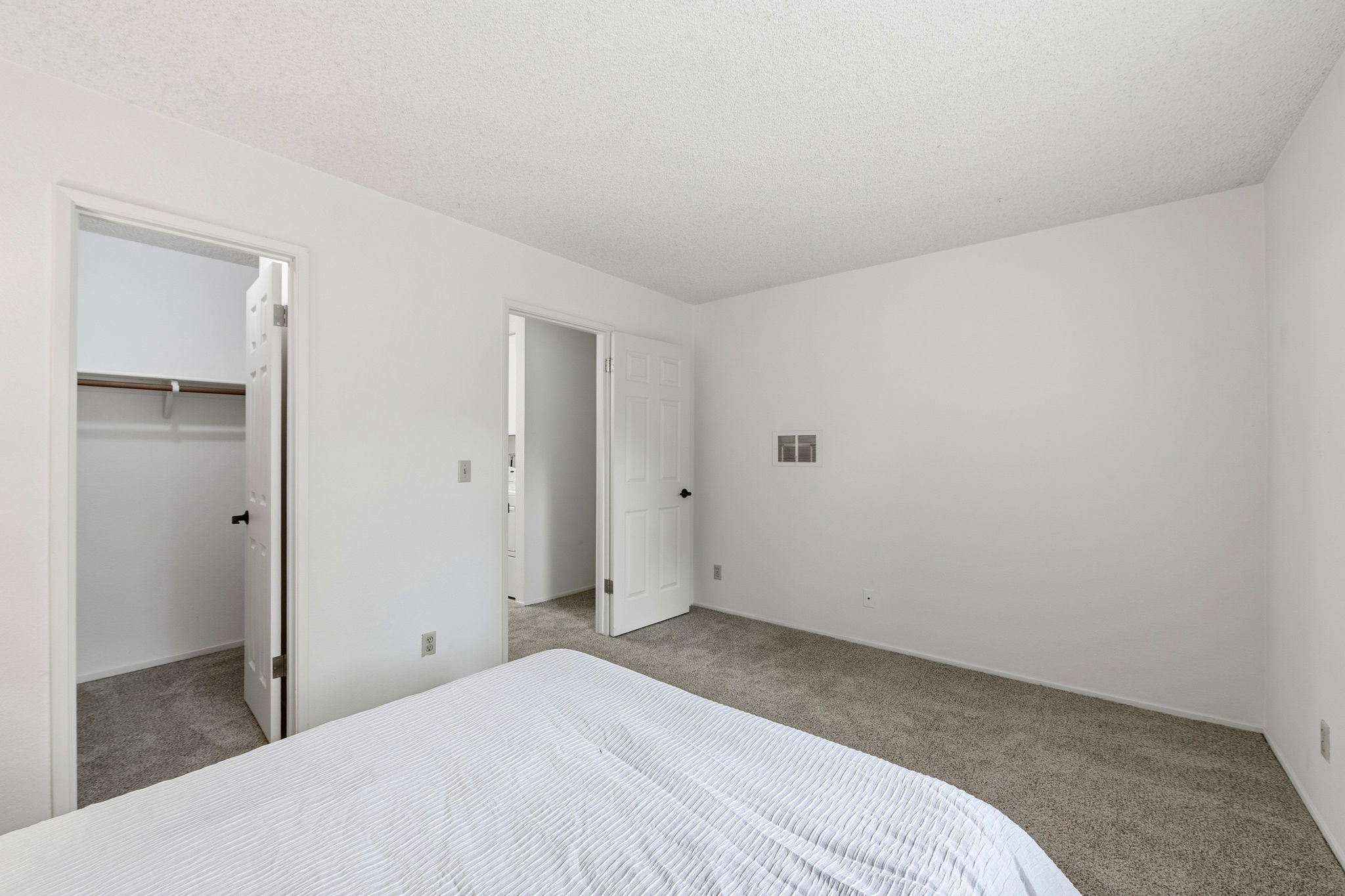 021_F8_2386 Balme Dr