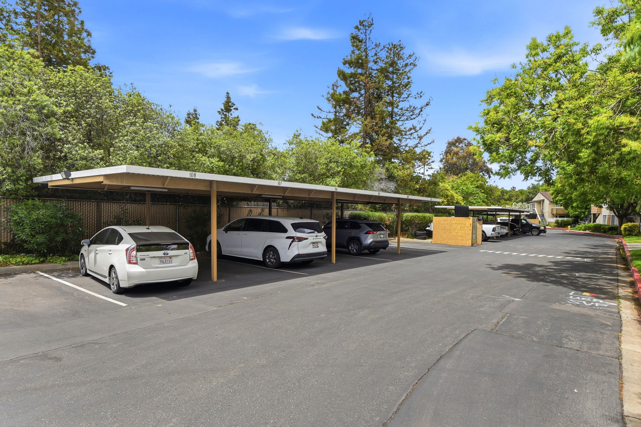 031_F8_2386 Balme Dr