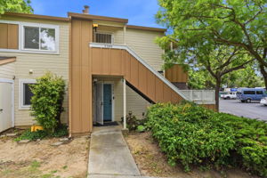 001_F8_2386 Balme Dr