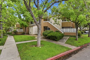 003_F8_2386 Balme Dr
