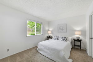 019_F8_2386 Balme Dr