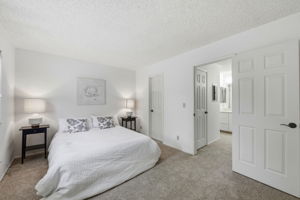 020_F8_2386 Balme Dr