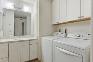 024_F8_2386 Balme Dr