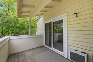 027_F8_2386 Balme Dr