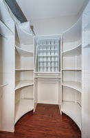 Masater Bedroom Walk-in Closet1