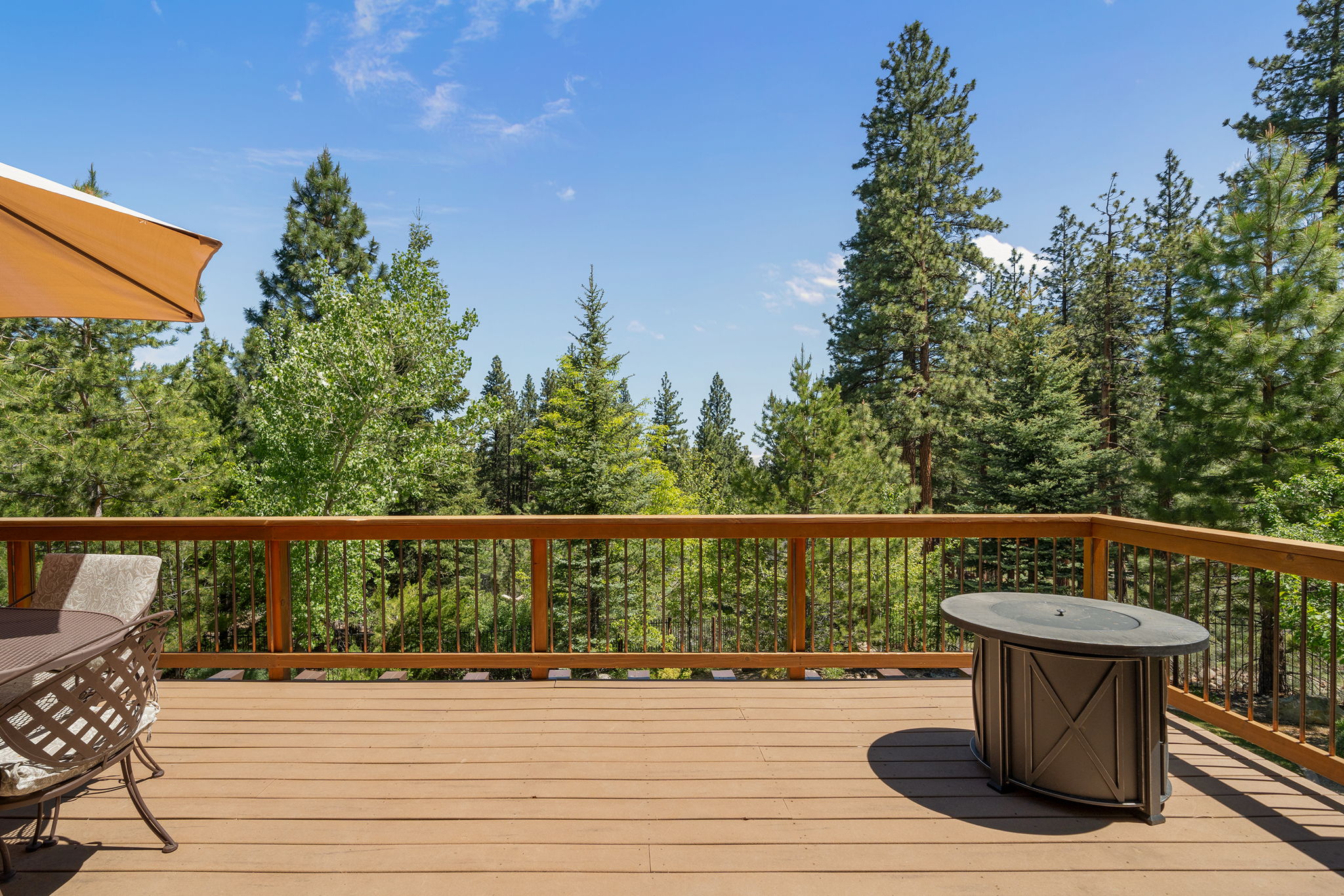 https://cdn.aryeo.com/listings/239-e-jeffrey-pine-rd-reno-nv-89511-8030701/resized/thumbnail/thumbnail-018fede9-672b-7342-91ef-0e8253bef2fd.jpeg