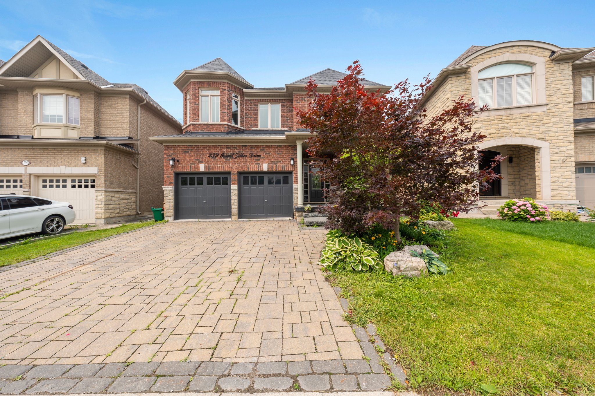 239 Israel Zilber Dr Vaughan, ON L6A 0L3