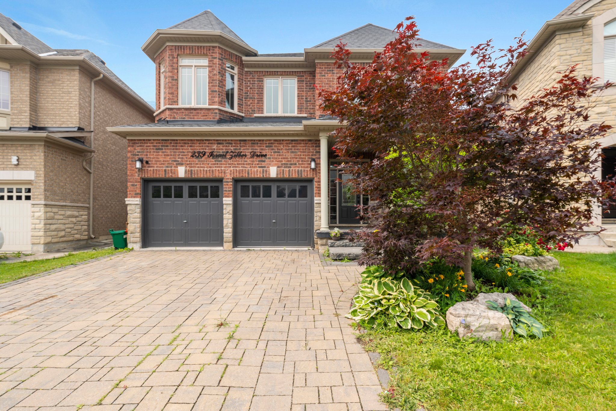 239 Israel Zilber Dr Vaughan, ON L6A 0L3