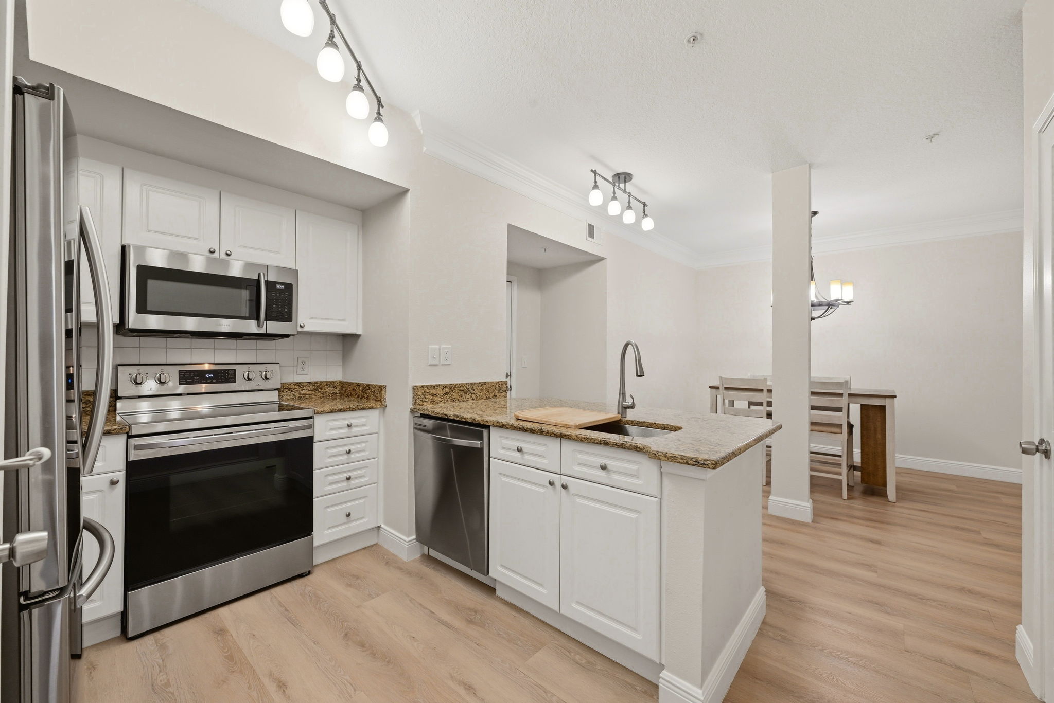 Fully Equipped Kitchen with Stainless Steel Appliances
