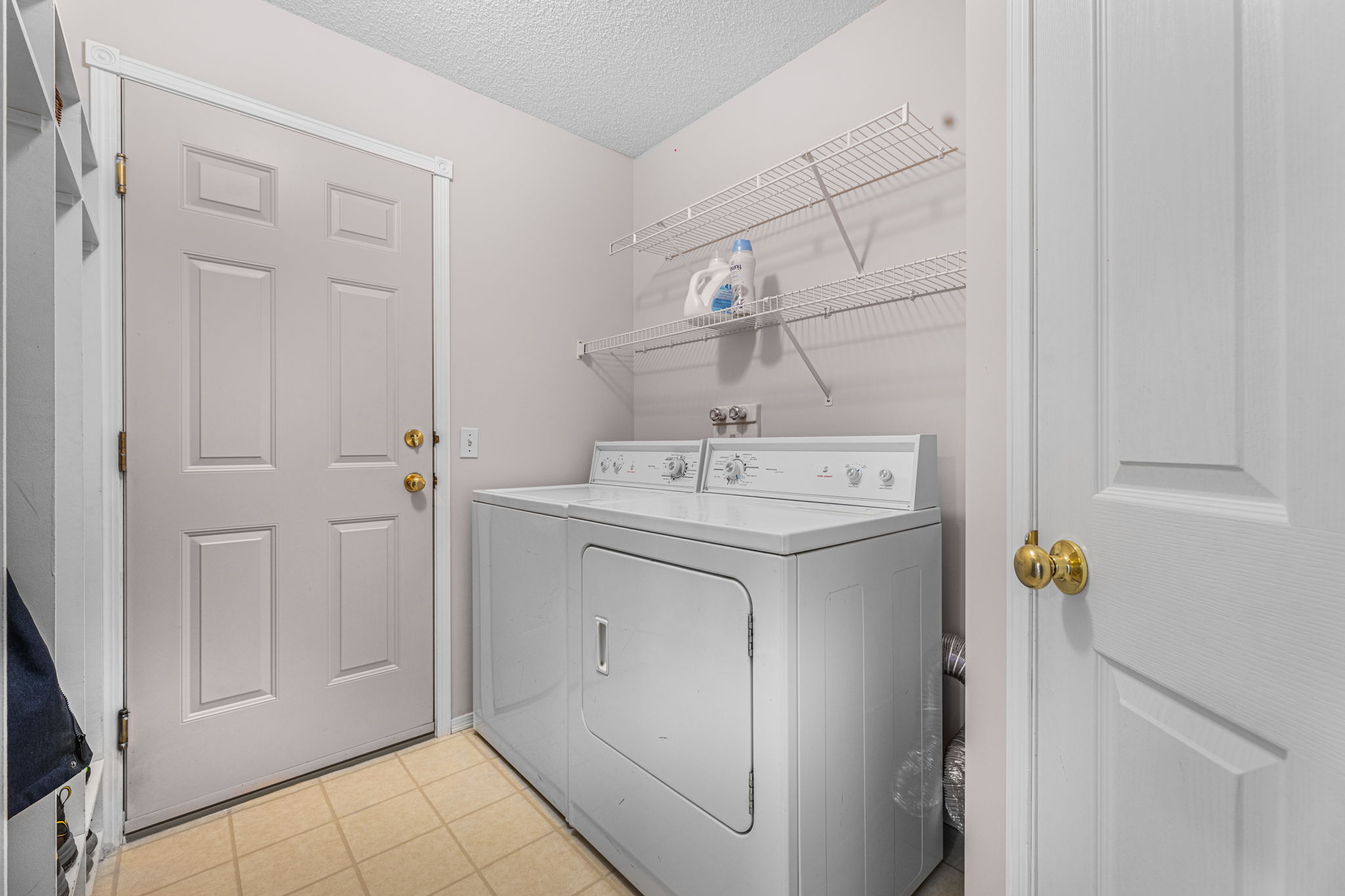 239 Somerglen Rd SW, Calgary, AB T2Y 3V5, Canada Photo 10
