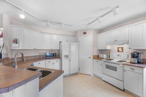 239 Somerglen Rd SW, Calgary, AB T2Y 3V5, Canada Photo 14