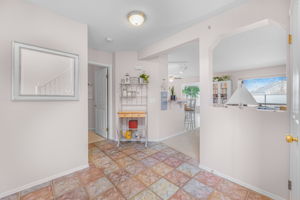 239 Somerglen Rd SW, Calgary, AB T2Y 3V5, Canada Photo 5
