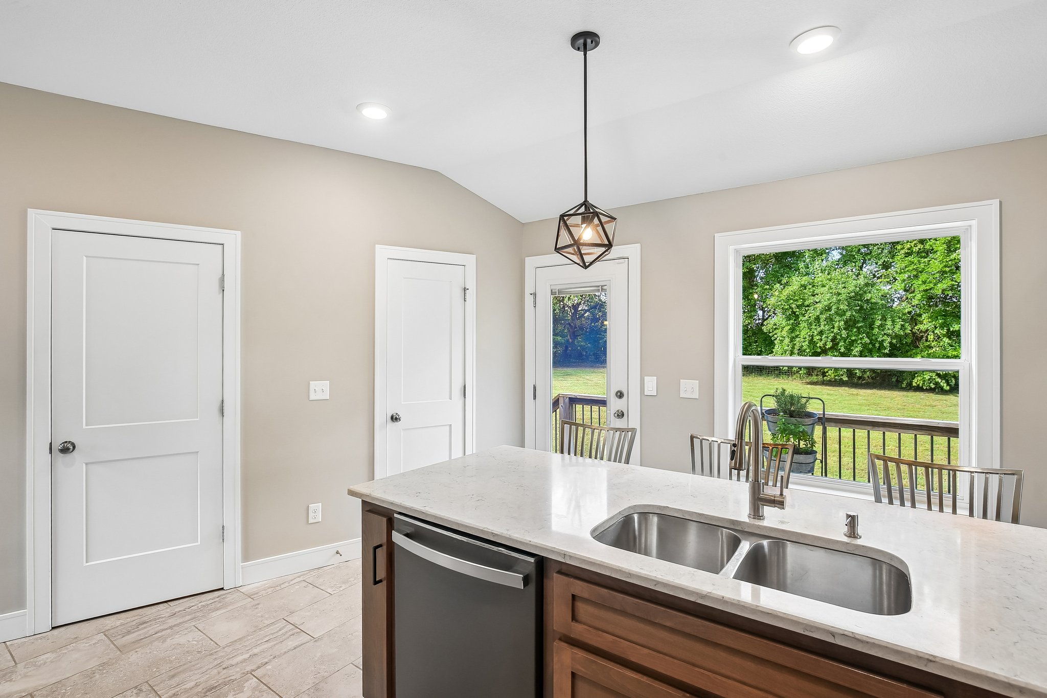 S Lucille Ln-S2509-018.jpg