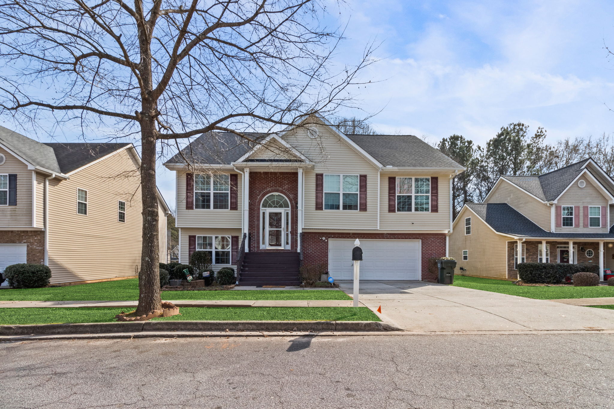 2392 Temple View Dr, Snellville, GA 30078, USA Photo 3