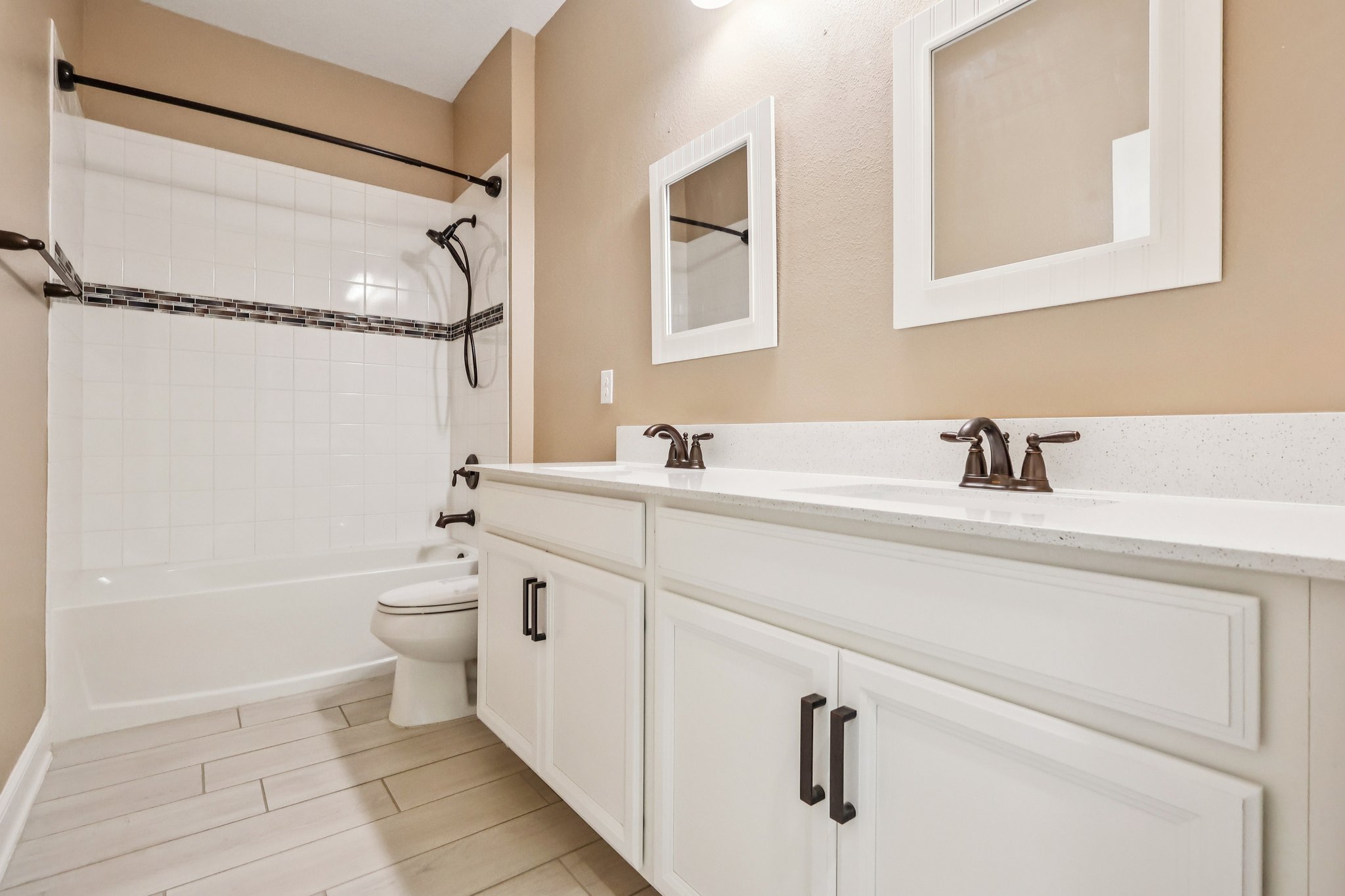 Panoramic Cir-L2701-018.jpg