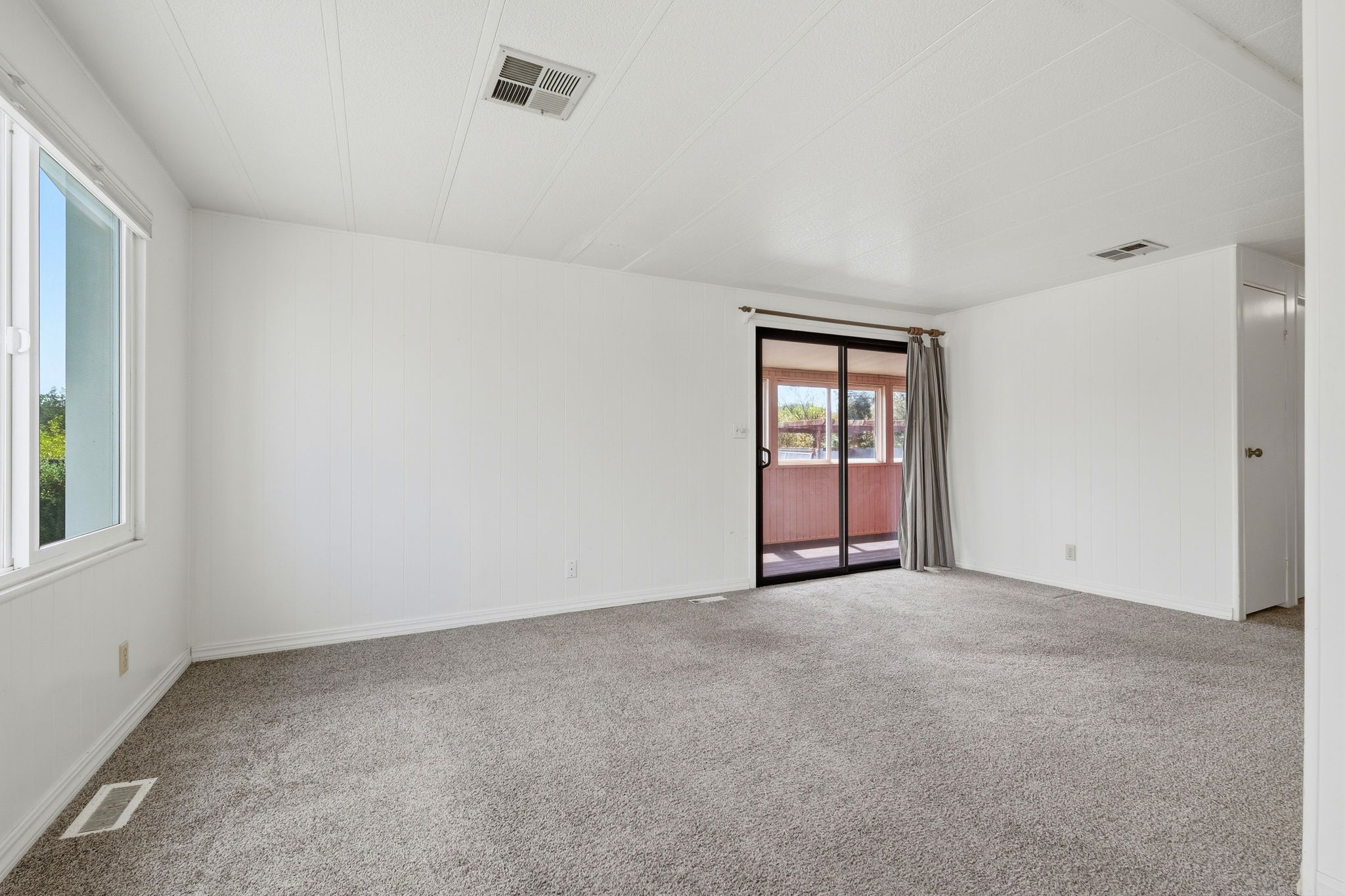 007_F8_2395 Delaware Ave 122