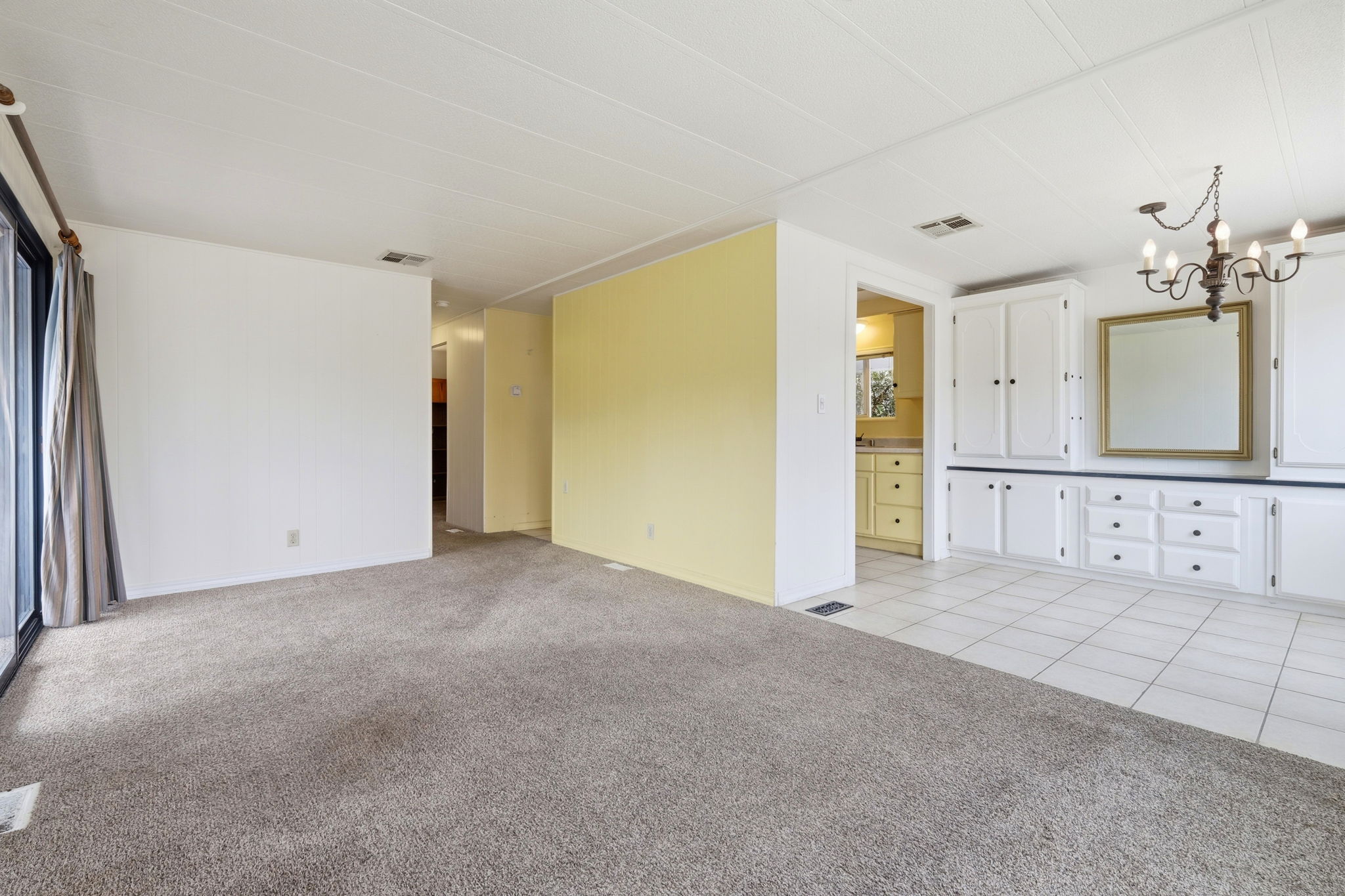 010_F8_2395 Delaware Ave 122