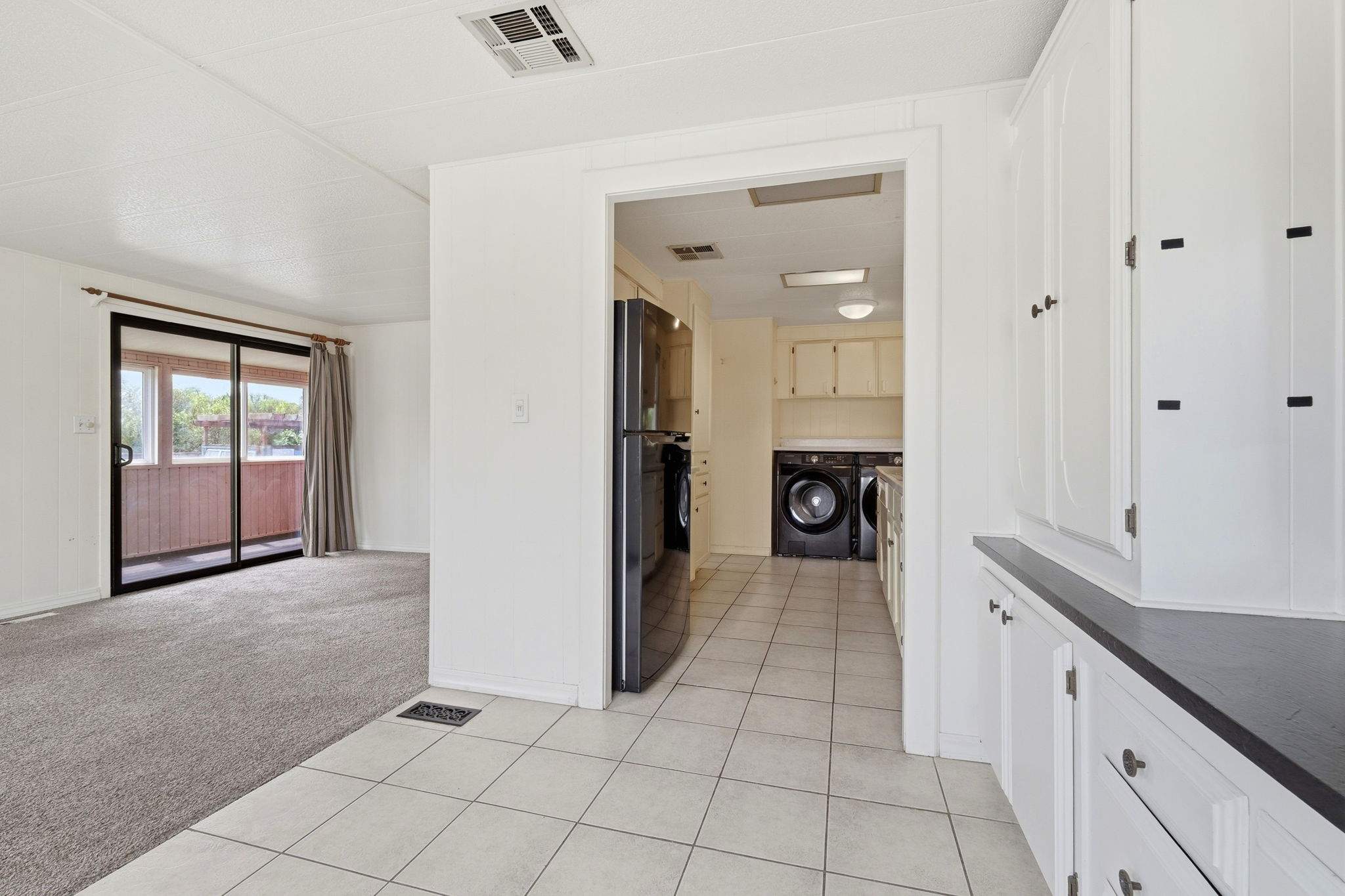 016_F8_2395 Delaware Ave 122