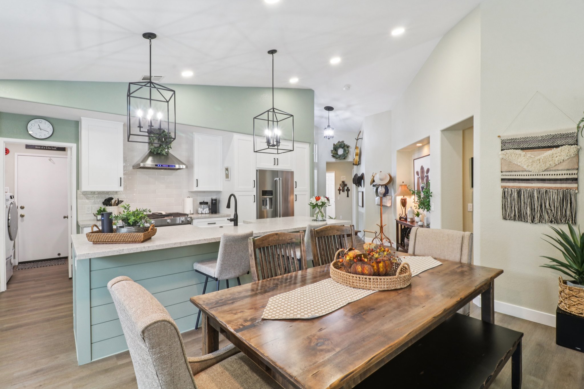 Larkspur Dr-S1809-010.jpg