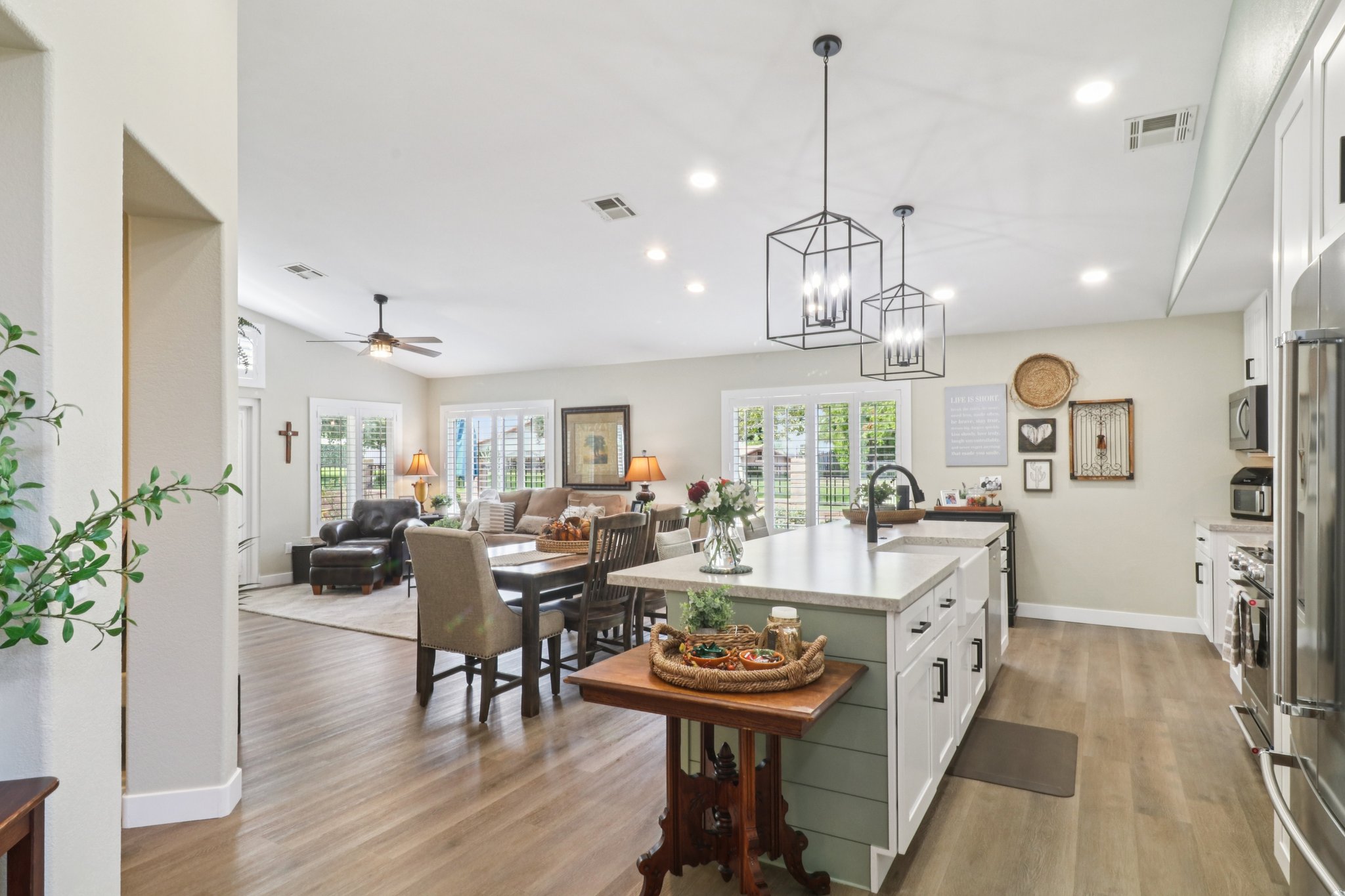 Larkspur Dr-S1809-011.jpg