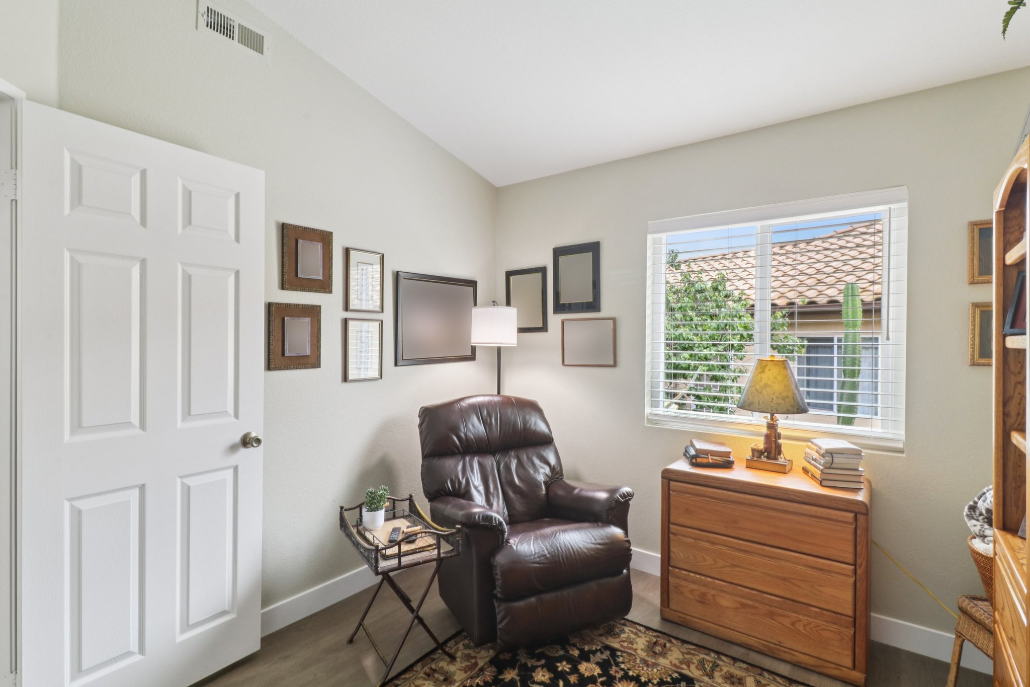 Larkspur Dr-S1809-037.jpg
