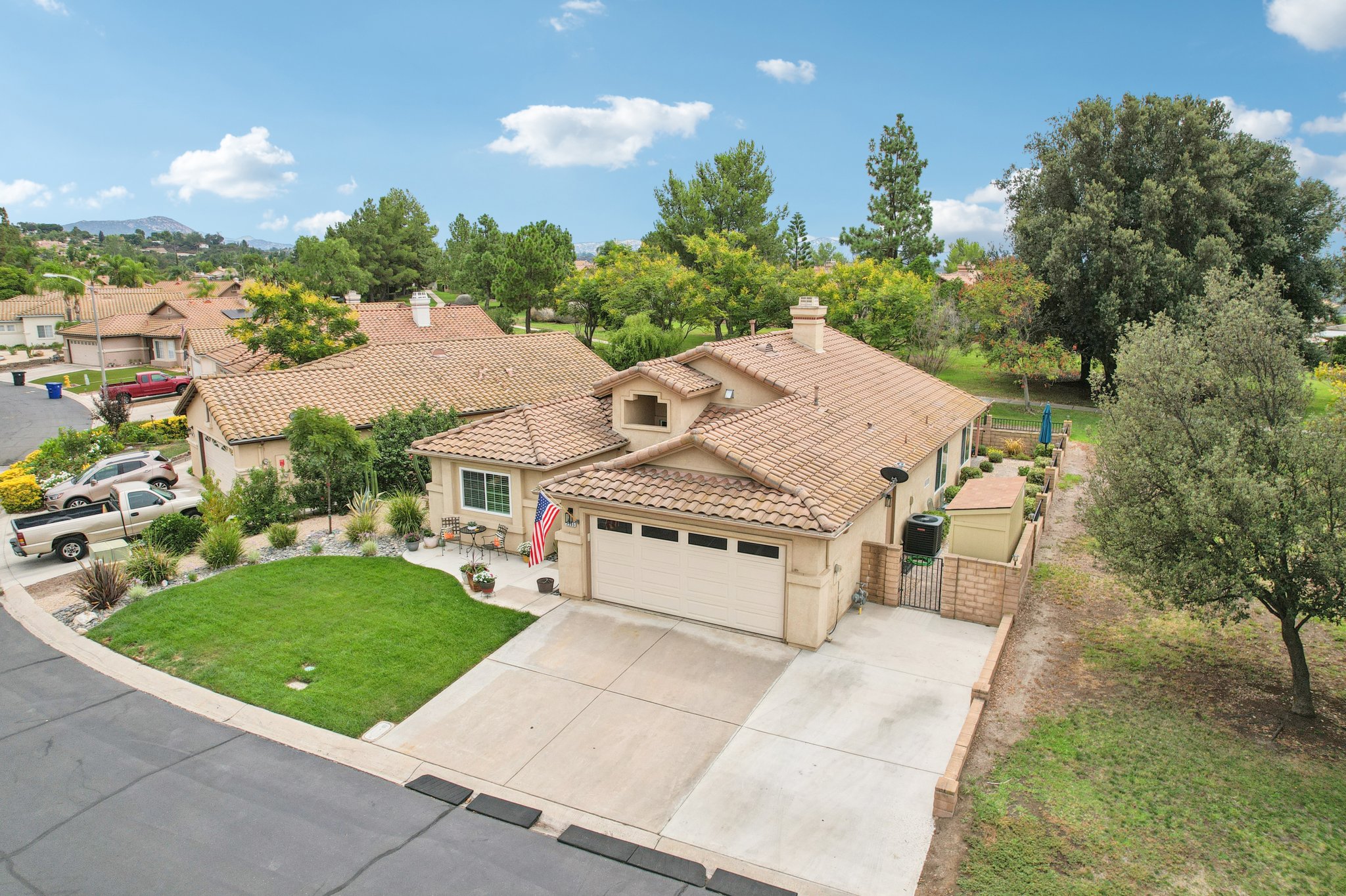 Larkspur Dr-S1809-055.jpg