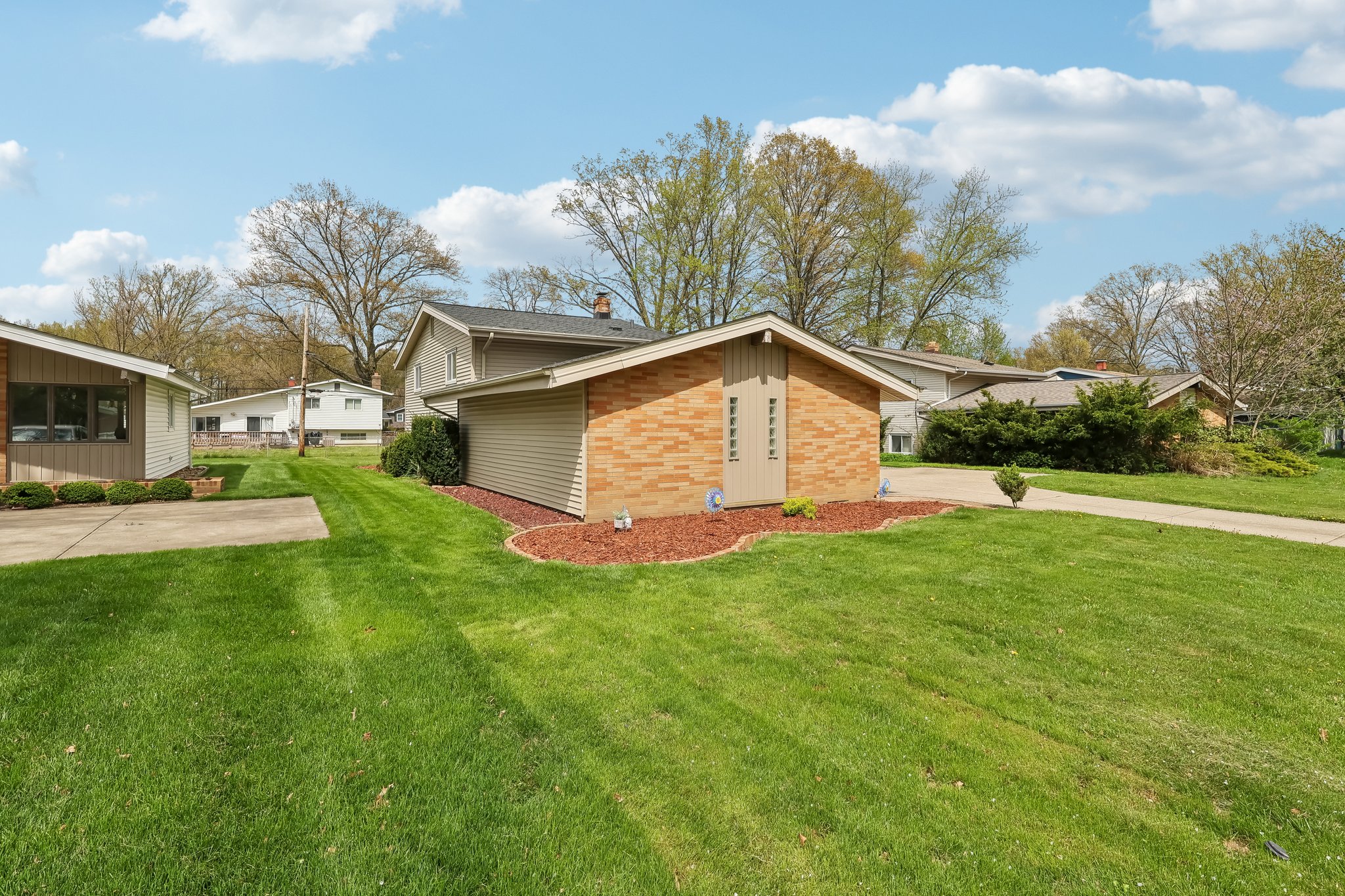 23956 Fairlawn Dr-S2004-004.jpg