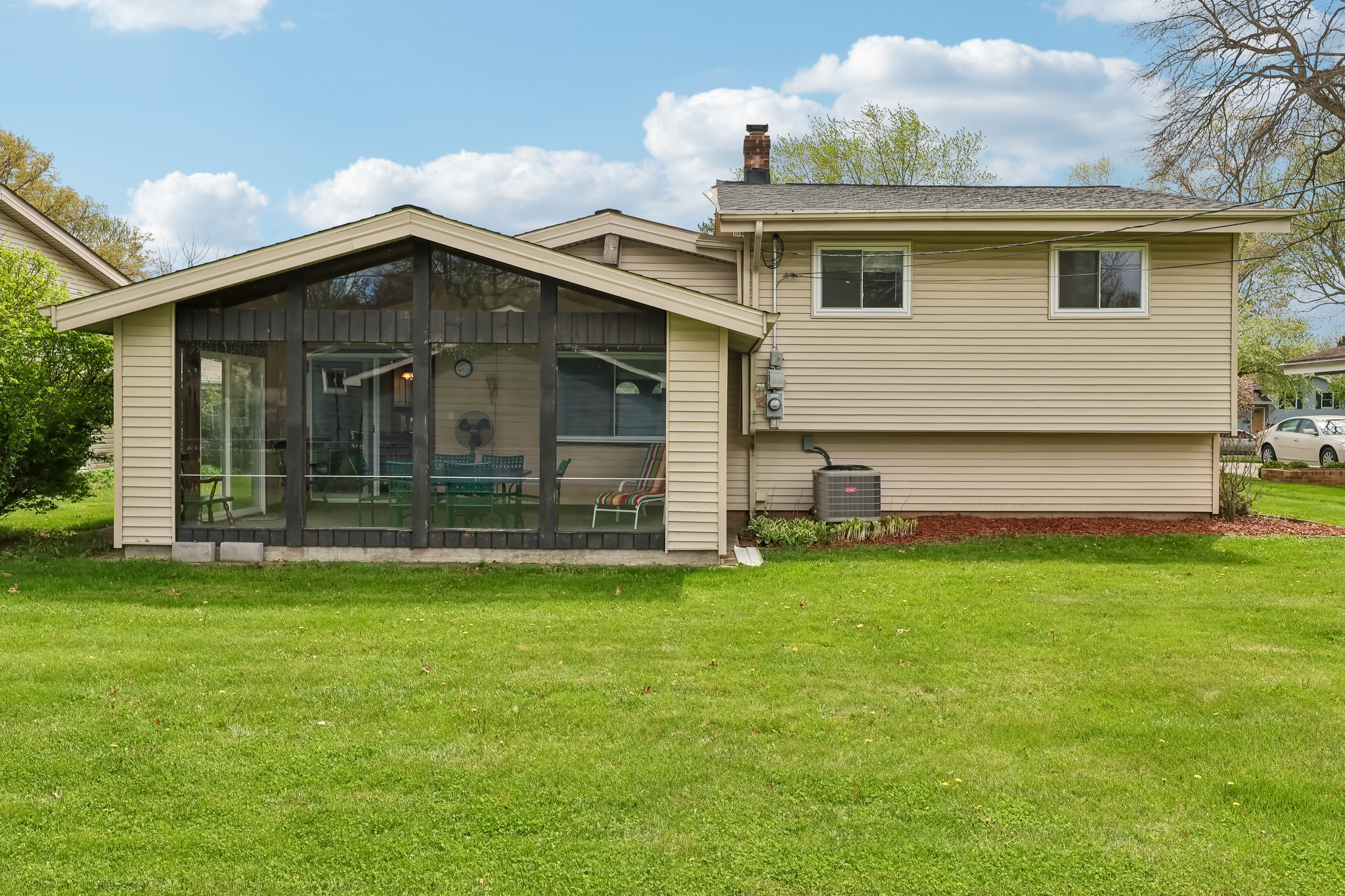 23956 Fairlawn Dr-S2004-047.jpg