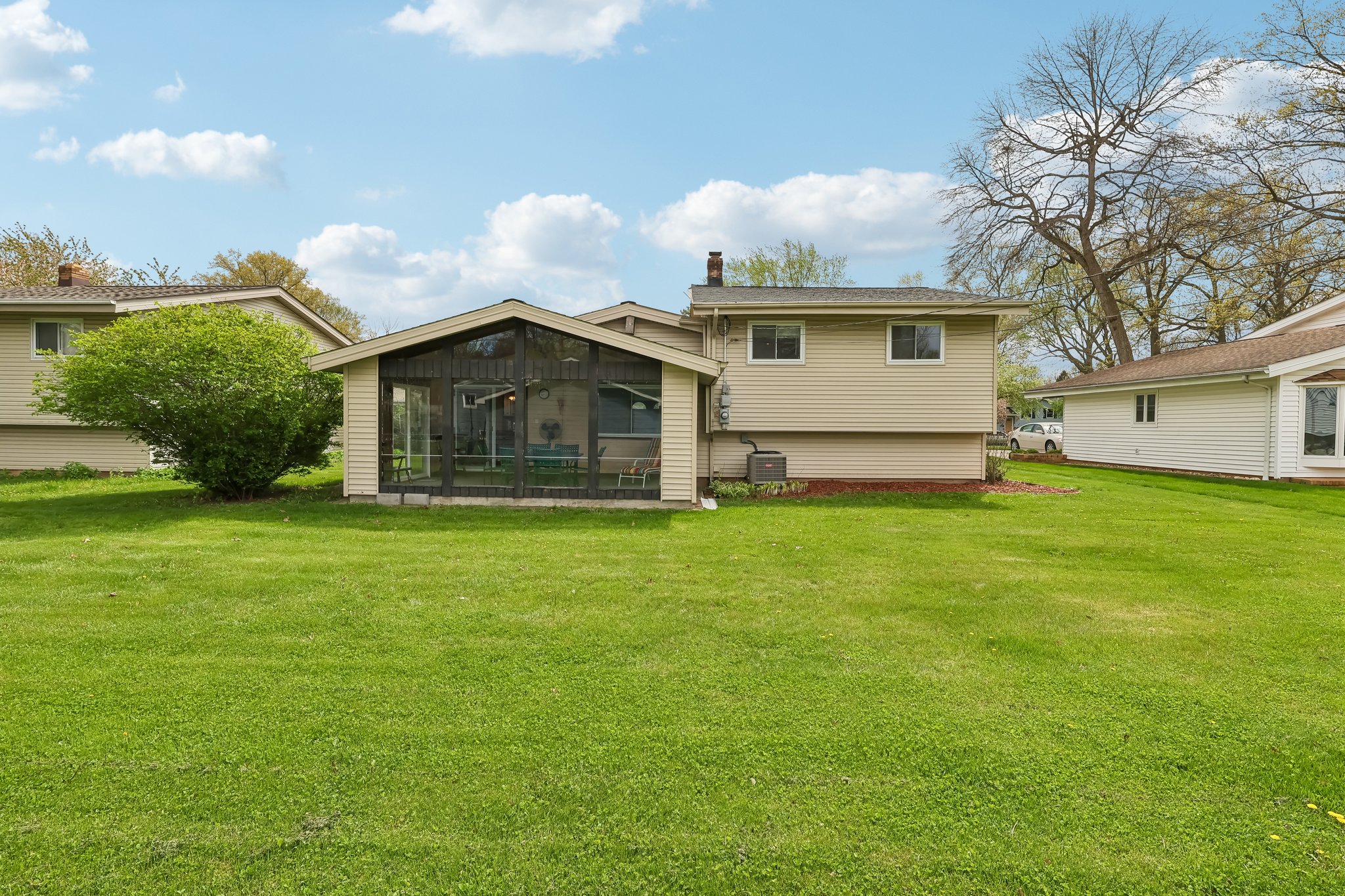 23956 Fairlawn Dr-S2004-048.jpg