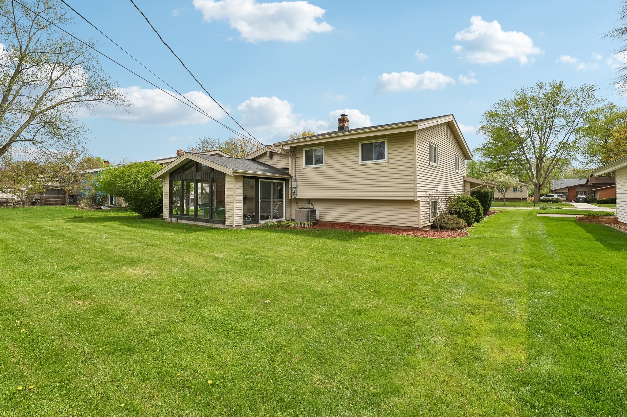 23956 Fairlawn Dr-S2004-050.jpg