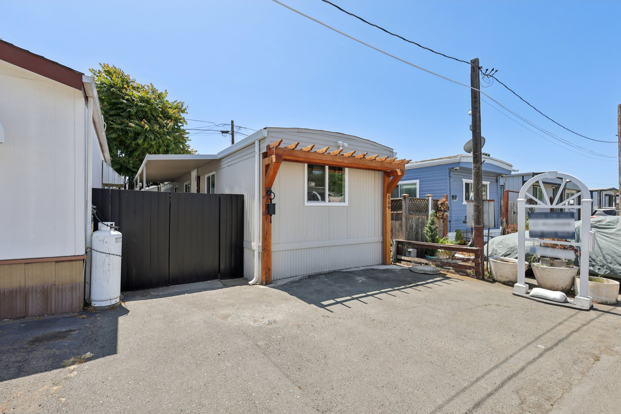 E 14th St 159-1606-002.jpg