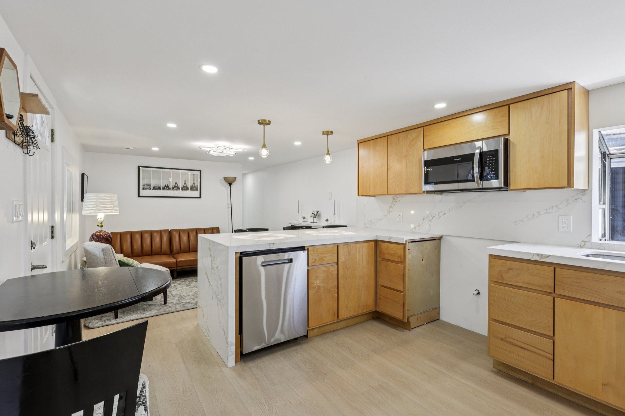 E 14th St 159-1606-004.jpg