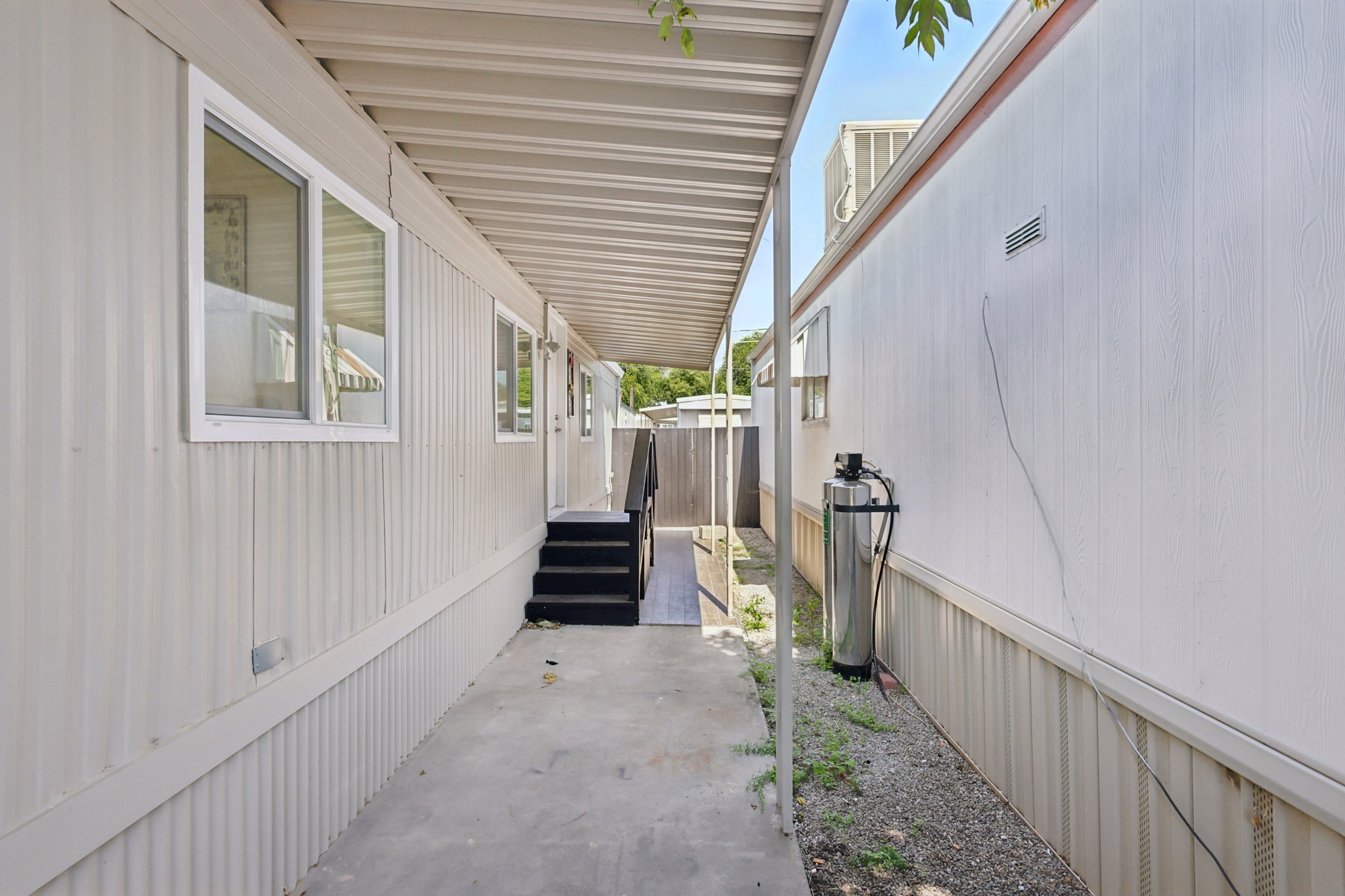 E 14th St 159-1606-019.jpg