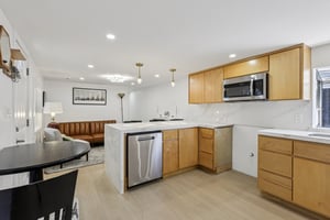 E 14th St 159-1606-004.jpg