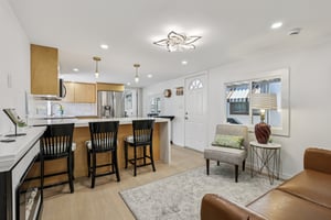 E 14th St 159-1606-007.jpg