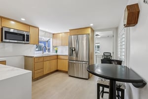 E 14th St 159-1606-008.jpg