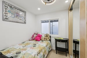 E 14th St 159-1606-010.jpg
