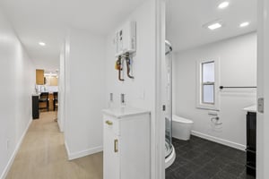 E 14th St 159-1606-011.jpg