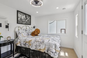 E 14th St 159-1606-013.jpg