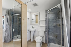 E 14th St 159-1606-014.jpg